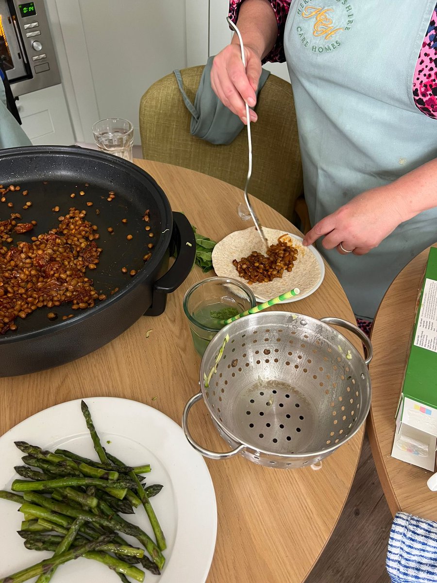 Residents making recipes from the <a href="/vegsoc/">Vegetarian Society</a> e-booklet in honour of #NationalVegetarianWeek 🥦 absolutely delicious and great fun too 😋 <a href="/priyankaanand90/">PRIYANKA ANAND</a> <a href="/HerefordshireCH/">Karen Rogers 💚</a>