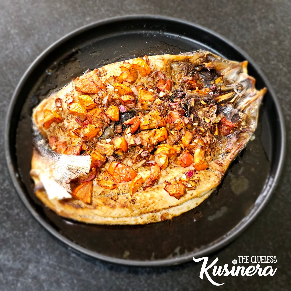 ElsbethLSE's tweet image. Oven-Grilled Bangus by The #CluelessKusinera
Isa pang gasgas na #UlamRecipe sa aking #MenuRotation 😁 Iwas pork kasi si Husband at gusto nya mas lamang ang fish sa kanyang diet. Eh bilang lang sa daliri ang alam kong #FishRecipes 😁
#HomeCooking #CookingForHubby #PinoyRecipes