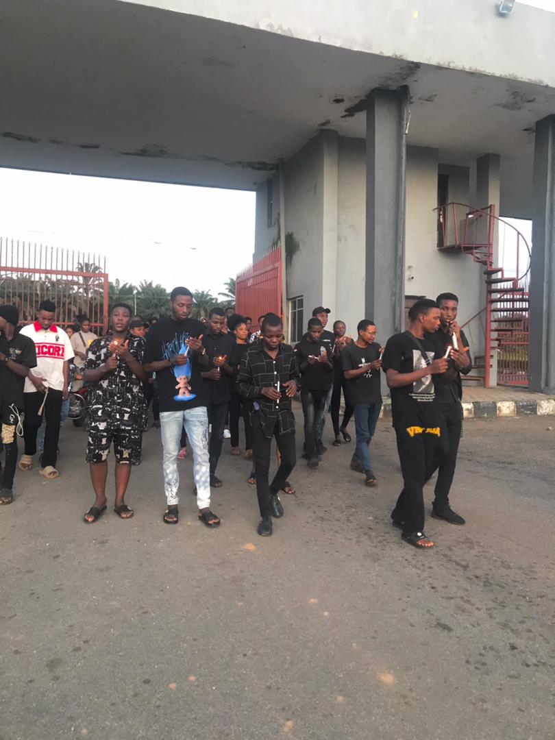 oaustechsug's tweet photo. Earlier yesterday,the Students' union led by Comr Matthew led the students to pay their last respect to a fellow colleague that was lost to the cold hands of death. The event was mournful. Prayers were said for the deceased and for the university. May his soul have eternal rest. https://t.co/6XihaNYjB7
