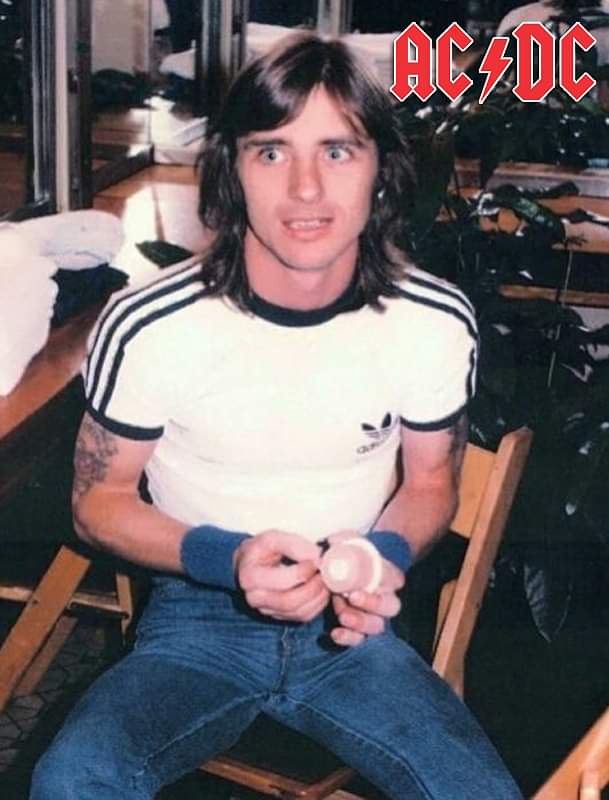 Happy birthday PHIL RUDD!!
(May 19, 1954)
Drummer for Buster Brown (\73-\74), AC/DC (\74-present) 