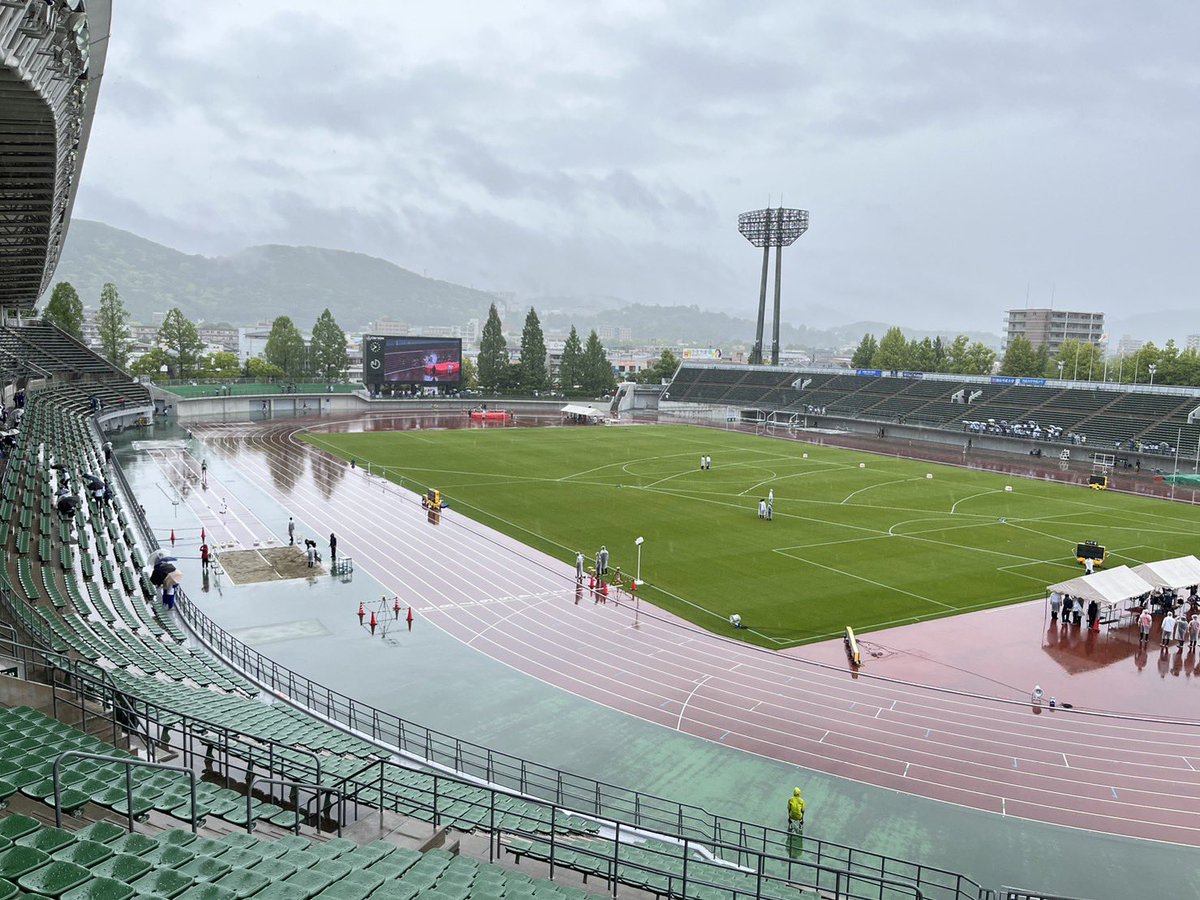 本日より3日間、岡山県のシティライトスタジアムにて、【第77回中国四国学生陸上競技対抗選手権大会】が開催されます。

本日はあいにくの天気ですが、選手一同全力で頑張ります☀️