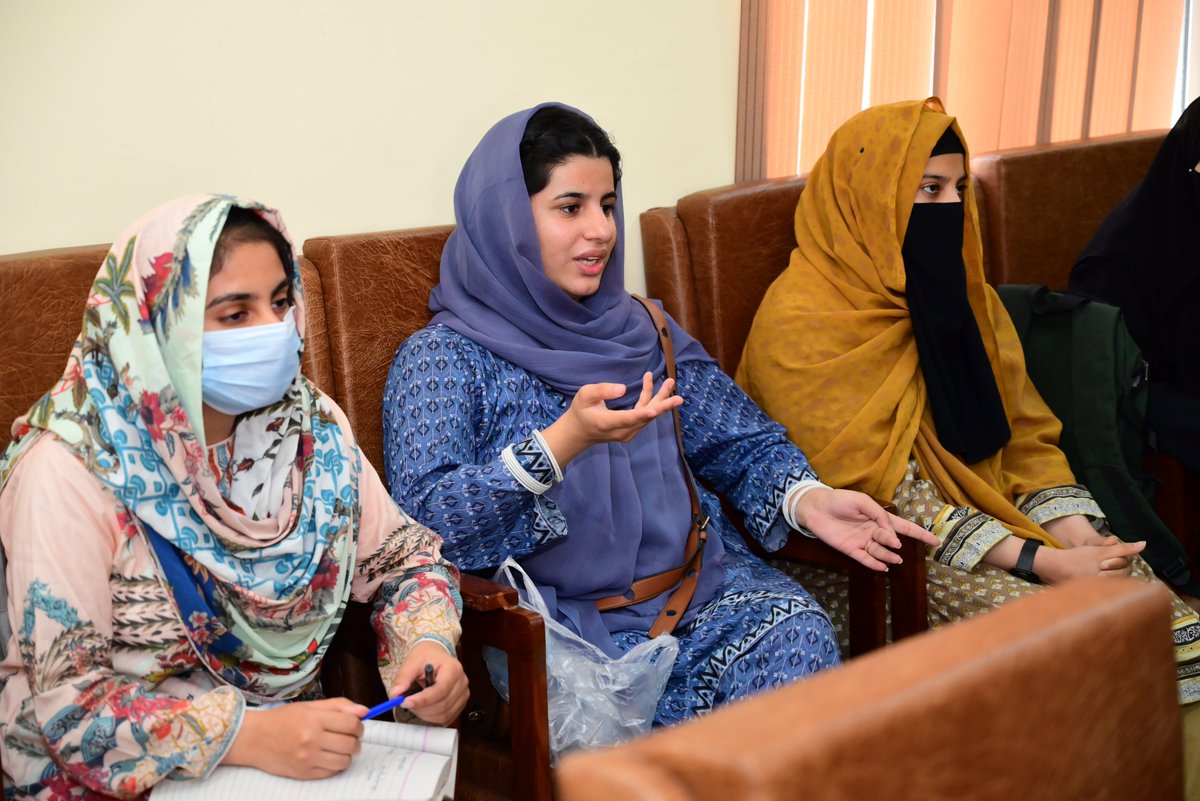 PakistanNHDR's tweet photo. First round of research consultations for #NHDR2023 on #DigitalTransformation across 🇵🇰 are now underway!

This week, we met with students and faculty of @ajkuniversity to learn about their aspirations for greater digital investments in their education, work and communities. https://t.co/ZQbZEz039x