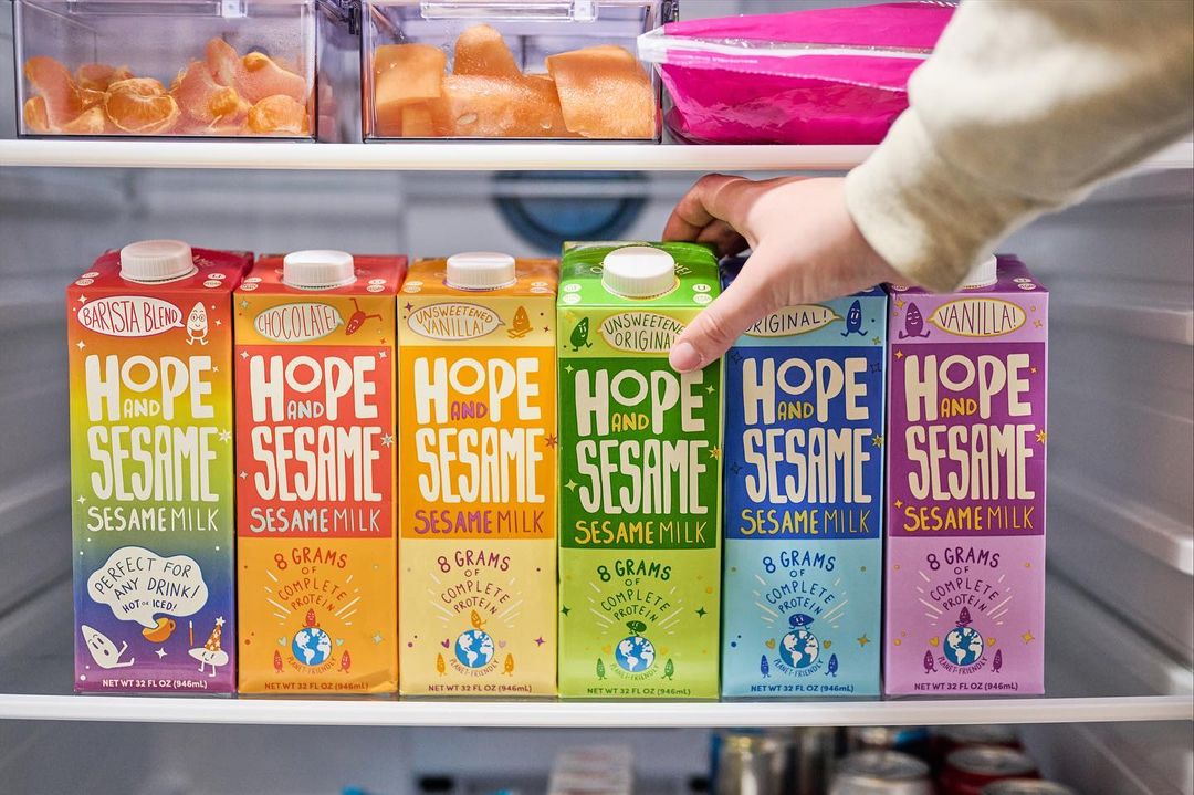 Sesame milk is checking all the boxes ✓

A new healthy and sustainable dairy-free milk option is here!

👀 <a href="/PlantingHopeCo/">The Planting Hope Company, Inc.</a>’s sesame milk is rich in protein and calcium! Taste, nutrition, and sustainability: sesame milk has it all! 🌱

#SIALParis #trending #innovation #drinks