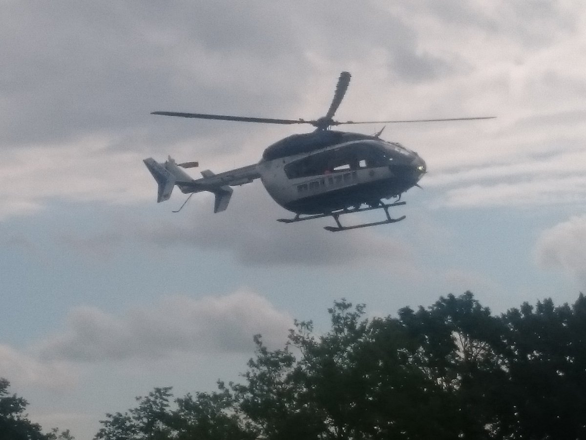 NewsStadt's tweet photo. Um kurz vor 2 Uhr wurden die Einsatzkräfte zu einem Feld gerufen, auf dem rund 300 Heuballen in Flammen standen. Die Feuerwehr ließ die Heuballen kontrolliert abbrennen, wodurch ein Schaden von etwa 10.000 Euro entstand.

https://t.co/XfZV8oYtGe https://t.co/joiqh0vBAg