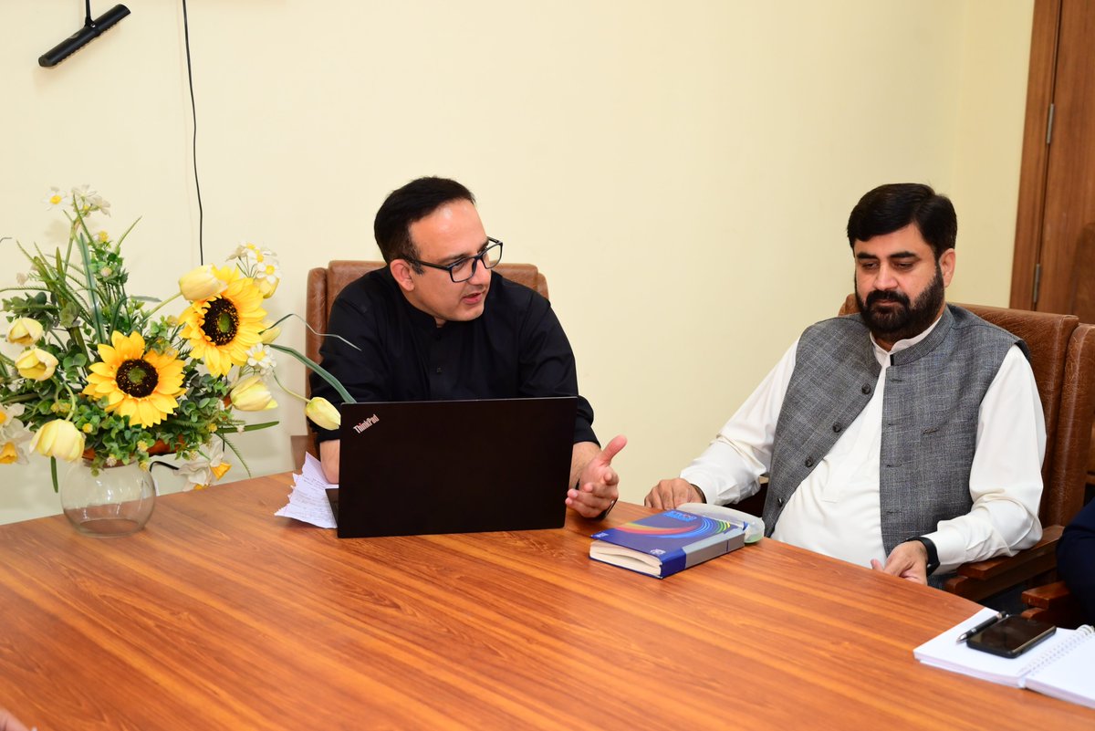 First round of research consultations for #NHDR2023 on #DigitalTransformation across 🇵🇰 are now underway!

This week, we met with students and faculty of <a href="/ajkuniversity/">The University of Azad Jammu and Kashmir</a> to learn about their aspirations for greater digital investments in their education, work and communities.