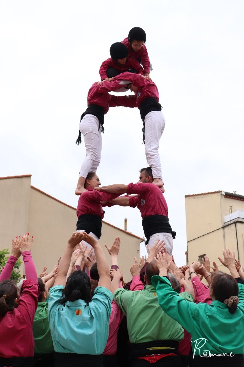 CasalConflent's tweet photo. Avui ens fan arribar les fotos de Romne Traby amb la torre de sis pisos!!!
Visca la gent dels Pallagos del Conflent !
També fem pilars, ben animats per les #gralles i els #graellers!
#castellers  #humantowers #valors #castells #justcanigo #conflent #catalunyanord #pallagos https://t.co/wznfQc2d0S
