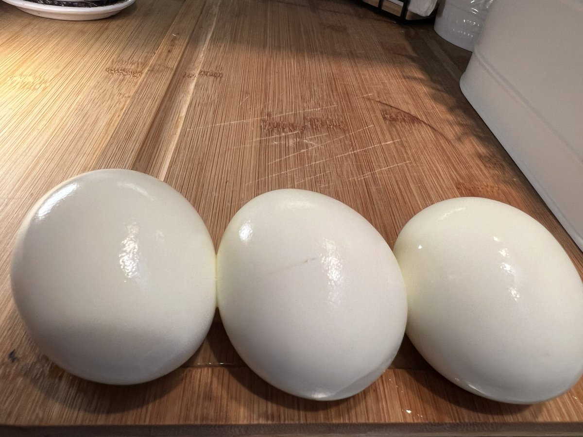 🥚 Boiled Eggs 🥚 
#boiledeggs  #FeedtheFighter #protein #leanprotein #snack 
💪🏼:  @ChrisPecero