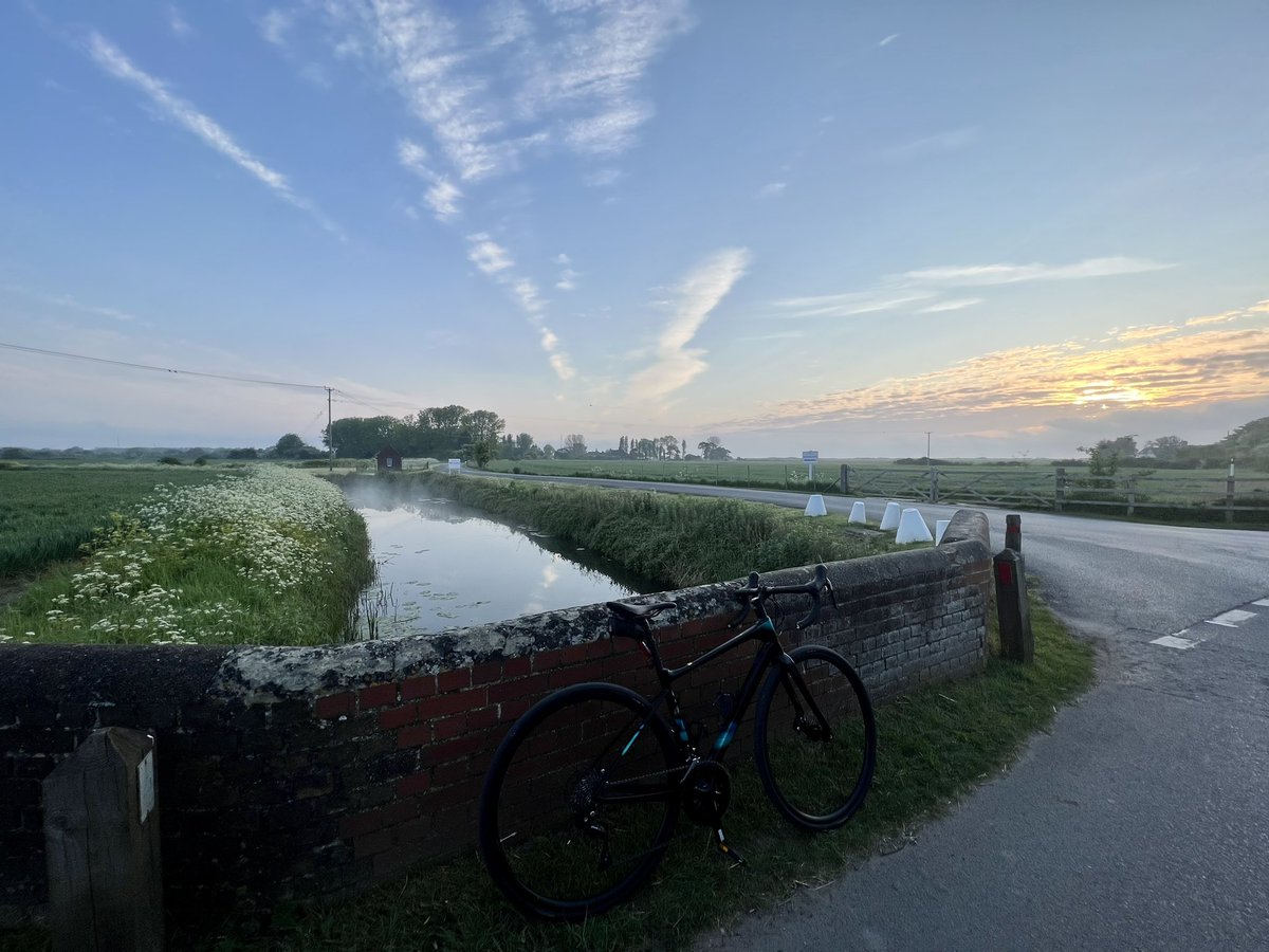 Nothing like a sunrise 🚴 😄 so good to be out after 9 months out 😄😄
