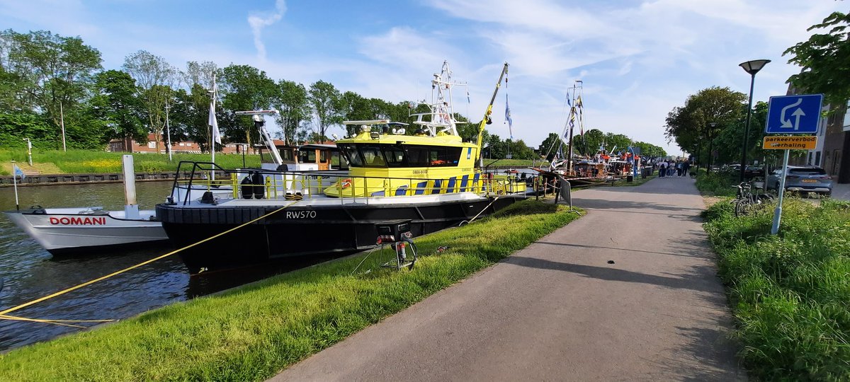 VLW_Michael's tweet photo. Nog geen plannen vandaag?

Bezoek de #sleepbootdagen in #Vianen. Bekijk en bezoek de vele historische sleepboten, maak een rondvaart of neem een kijkje op de #RWS70. Ze ligt afgemeerd, is open voor publiek en collega's staan klaar om alle vragen te beantwoorden!

@Rijkswaterstaat https://t.co/Nno8ll931S