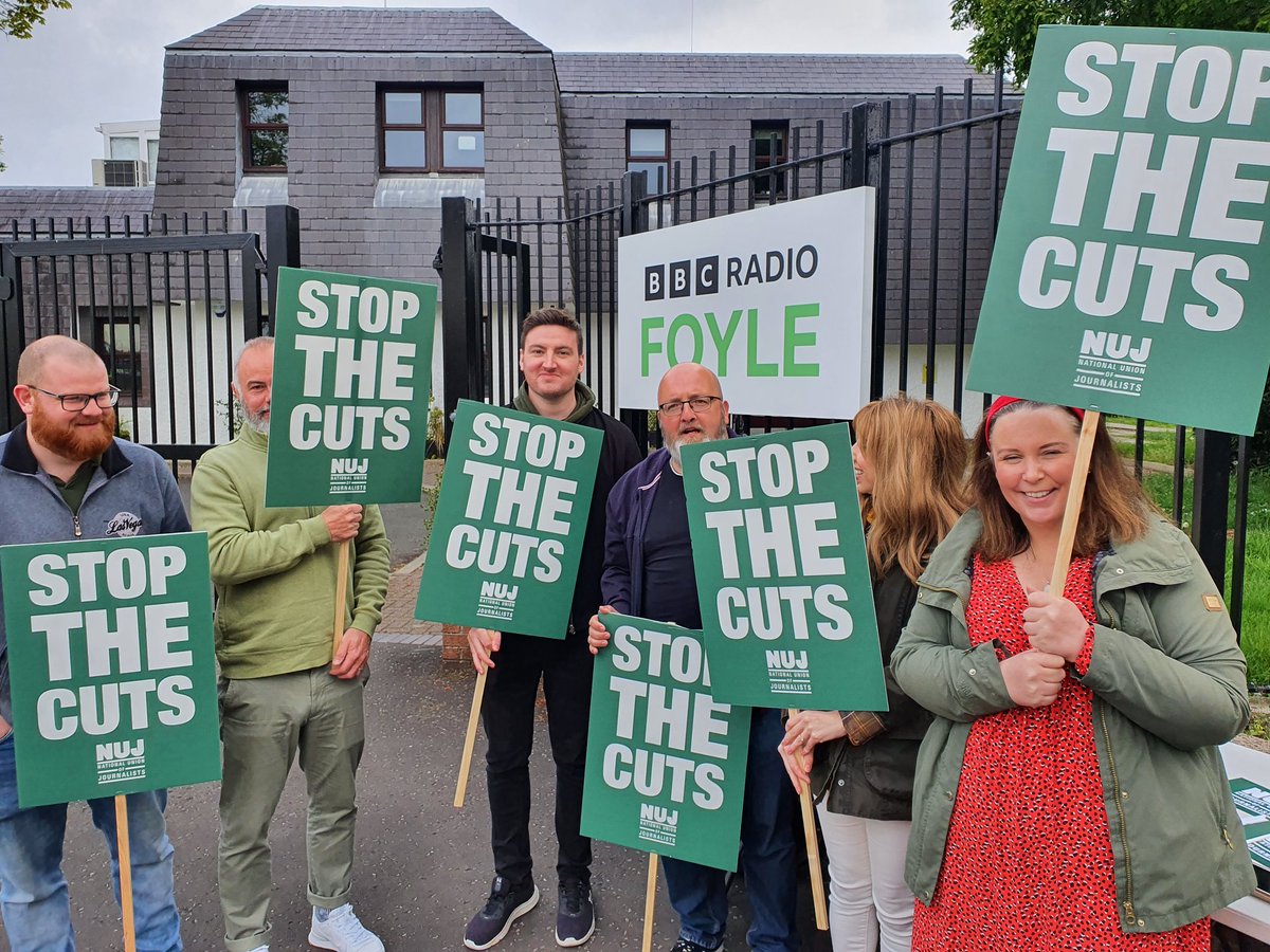 Dean_Journalist's tweet photo. Early strikers out on the picket line at BBC Radio Foyle. People stopping by with us already. #SaveBBCNI #SaveRadioFoyle #StopTheCuts #NUJ @NUJofficial @NUJBBCRegions https://t.co/hrI3HCyBEe