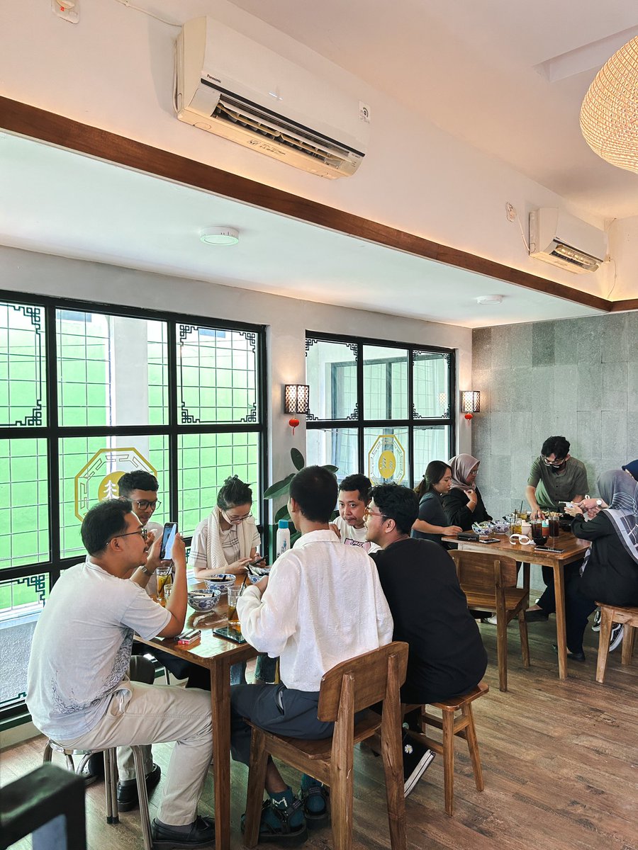 javafoodie_'s tweet photo. Tjemara Noodle Bar udah buka di Sagan. Menjawab request yg kmren pd sambat ke Prawirotaman kejauhan ke Denggung kejauhan.
Lokasi cabang barunya gampang dicari karena di pinggir jalan bgt di Jl satu arah Prof Yohannes

Lebih luas tempatnya &amp; cocok bgt nyore di sini menurutku. https://t.co/TsdzVk10HP
