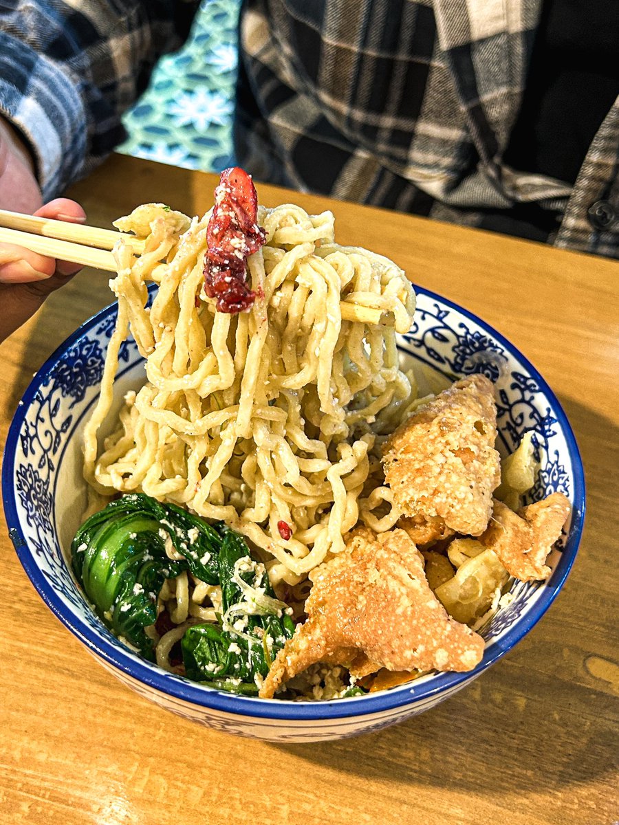 javafoodie_'s tweet photo. Tjemara Noodle Bar udah buka di Sagan. Menjawab request yg kmren pd sambat ke Prawirotaman kejauhan ke Denggung kejauhan.
Lokasi cabang barunya gampang dicari karena di pinggir jalan bgt di Jl satu arah Prof Yohannes

Lebih luas tempatnya &amp; cocok bgt nyore di sini menurutku. https://t.co/TsdzVk10HP