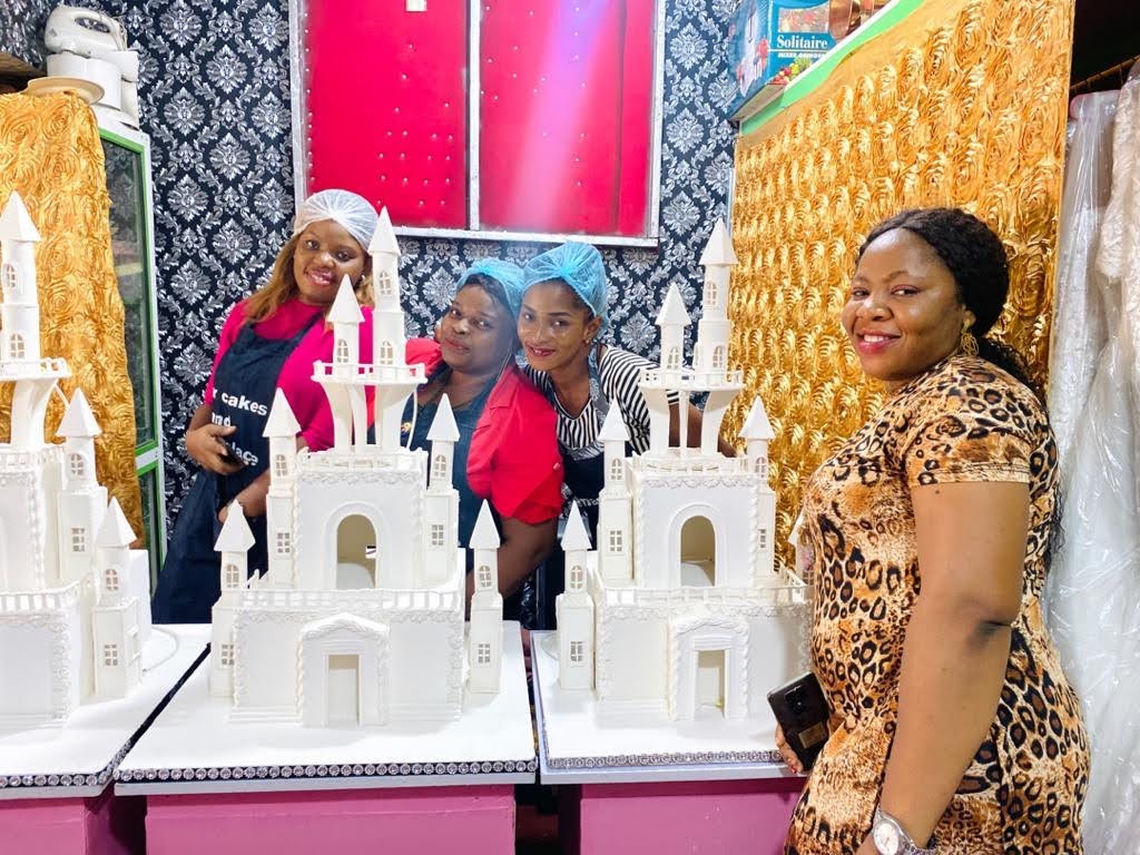 amobi_uche's tweet photo. Our fantastic four.... No pain no gain.. Never regret anything that makes you smile like this.

#Cakesinenugu #cakesinanambra #cakesofinstagram #cakesinstyle #castlecakeideas #castlecakes #cakesurgeon #cakestraining  #castlecaketraining #cakesurgeon #bespoke #bestbaker https://t.co/kIKm18p1gM