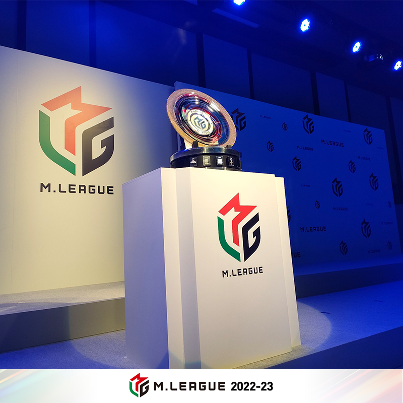 m_league_'s tweet photo. 本日、遂に2022-23シーズン
優勝チームが決定いたします

六本木パブリックビューイング会場には
その劇的瞬間に立ち会う為に
全国から沢山のMリーグファンが
続々と会場にお越し頂いております。

この光輝くシャーレを
掲げるのはどのチームか!?

#Mリーグ ファイナル最終日
まもなく放送開始です！