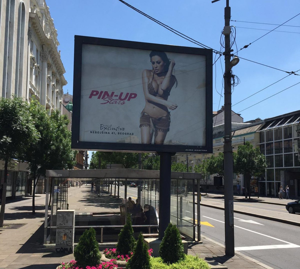 PressCeca's tweet photo. 📌 #Ceca je istog dana osvanula na bilbordima širom Srbije. 💥
#Ceca2015 #PinUp #PinUpStars #CecaRažnatović #19maj https://t.co/TzoRSZhLu6