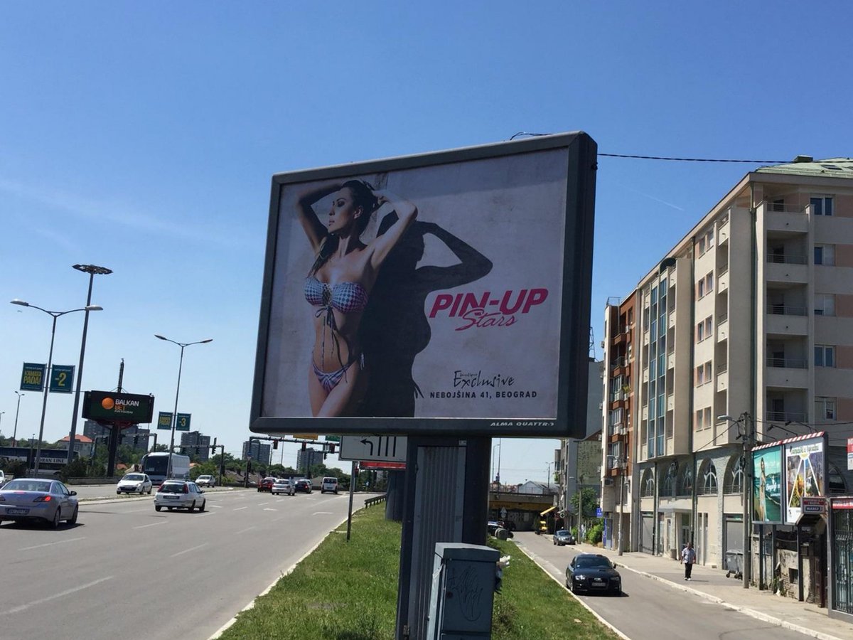 PressCeca's tweet photo. 📌 #Ceca je istog dana osvanula na bilbordima širom Srbije. 💥
#Ceca2015 #PinUp #PinUpStars #CecaRažnatović #19maj https://t.co/TzoRSZhLu6