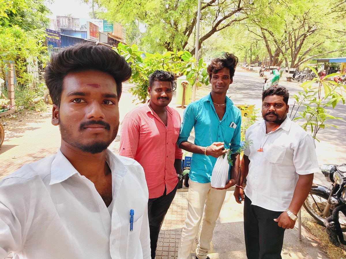 SureshKangayan's tweet photo. தற்போது @Boopathi_adv @sureshpsmftvm தம்பிகளுடன் திருவண்ணாமலை-யில் #வன்னிய_மரக்கன்று வாங்கும் பணியில். 🌱🌱🌱🌱🌱🌱🌱 https://t.co/AUVZnUaqv8
