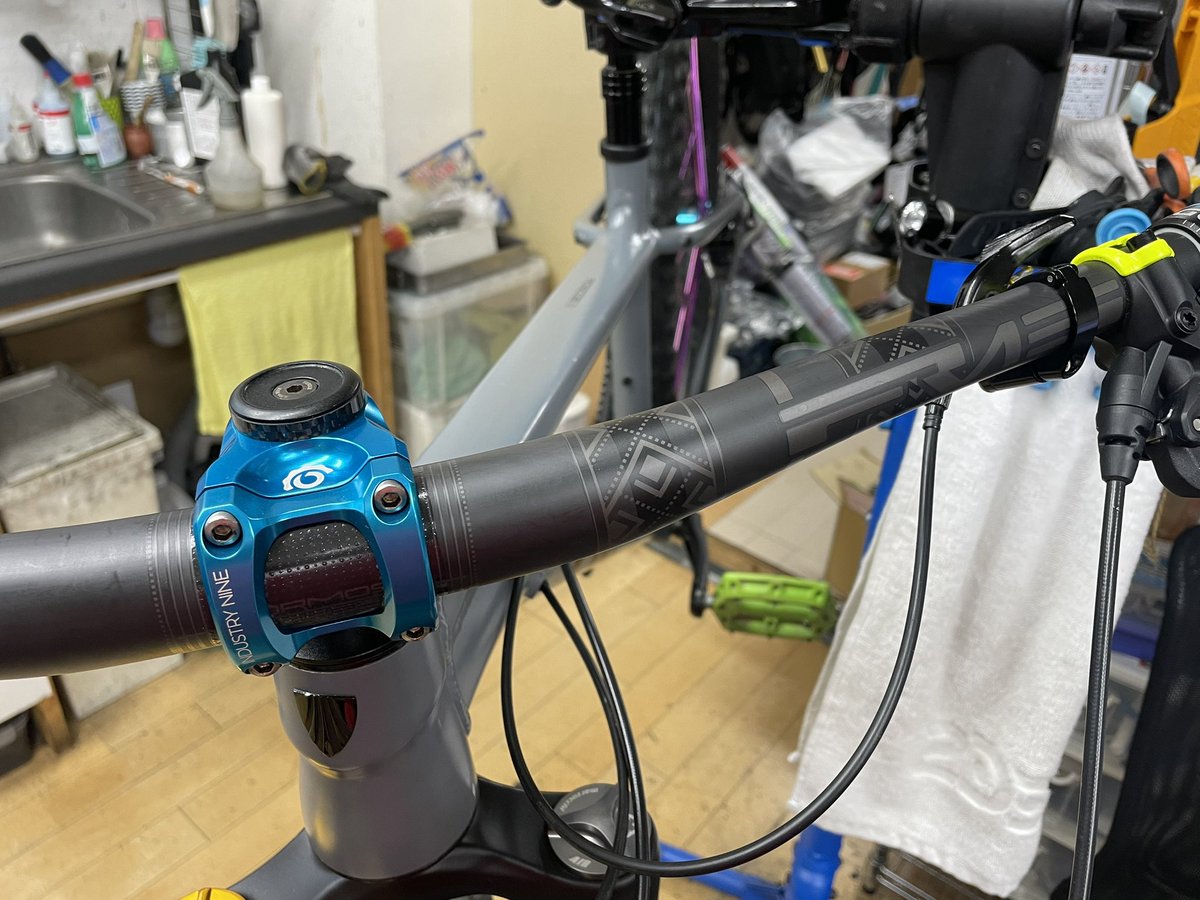 tclab0503's tweet photo. I9のA35ステムとフォルモサのF52、この組み合わせを大層気に入っていただけたので、リピートで組み込み依頼頂きました〜。
このロスコ、チラ見えしてますが、ホイールもI9のEN305！
良い音響かせながらライド楽しんで頂いてますw
#formosa 
#yurisbuzz 
#I9 https://t.co/9TD8ryAWFI