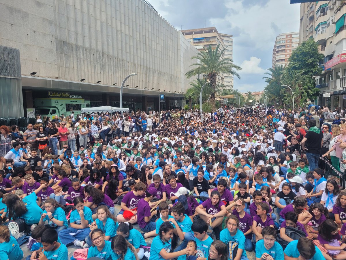 admurm_'s tweet photo. 11 Sedes, 50 Coros escolares de los 62 que pertenecen a la Red CANTEMUS, 1816 alumnos y más de 150 profesores. Todo un milagro de la Educación Musical que tuvo lugar ayer en Murcia porque #Nosimportalamusica
 @Educarm @ProgramasRM @educaciongob 
@coaemcoaem 
@Pilar_Alegria https://t.co/Bvof9N3sjm