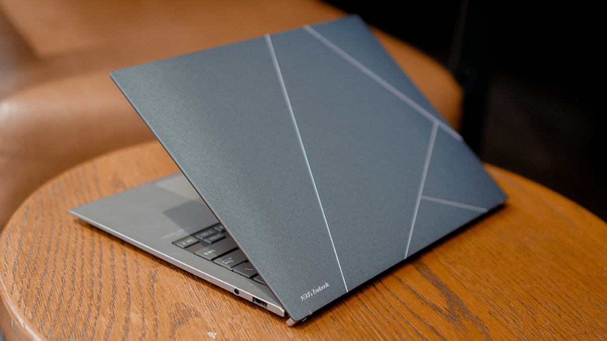 gadgetmatch's tweet photo. Is the @asusph Zenbook S 13 OLED (UX5304) your GadgetMatch? 🤔

✅ Stylish cover
✅ Slimmer, thinner design
✅ Sustainably-sourced materials
✅ So lightweight and powerful in an #IncrediblySlim body ✨

READ: https://t.co/bljGuOvWvY

CHECK THE DEVICE: https://t.co/woRR6H7paf https://t.co/pVcgx7ewOm