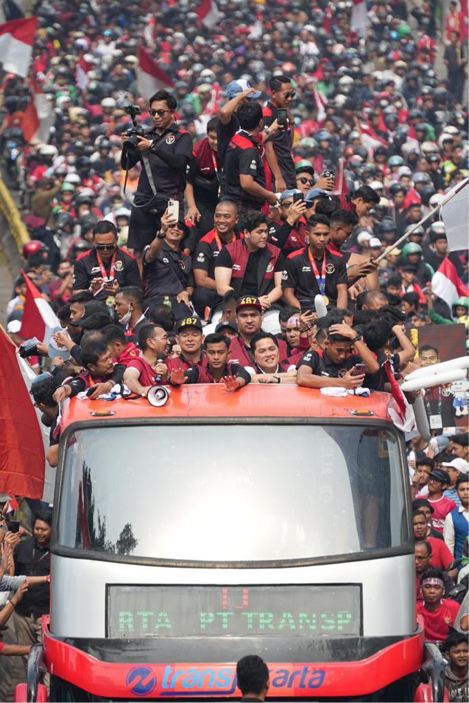 Merasa Tak Dihargai, Perenang Senior Cabut Duluan dari Pawai SEA Games 😐

Atlet renang Indonesia, I Gede Siman Sudartawa, merasa tak dihargai saat mengikuti arak-arakan juara SEA Games 2023 tadi pagi sehingga Siman memutuskan berpisah dengan rombongan dan tak mengikuti