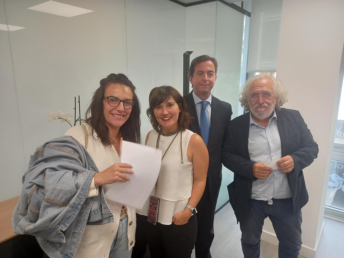 capital_far's tweet photo. 🟢Hemos realizado la transmisión de la Farmacia en Moratalaz (Madrid) 👏
Le deseamos a Rosana mucho éxito en su nuevo proyecto.
👇 Consulta sus testimonios en nuestra web: 👇#FARCapital #farmacias #transmisión https://t.co/Pl2pB61wte https://t.co/17uZlx5ppP