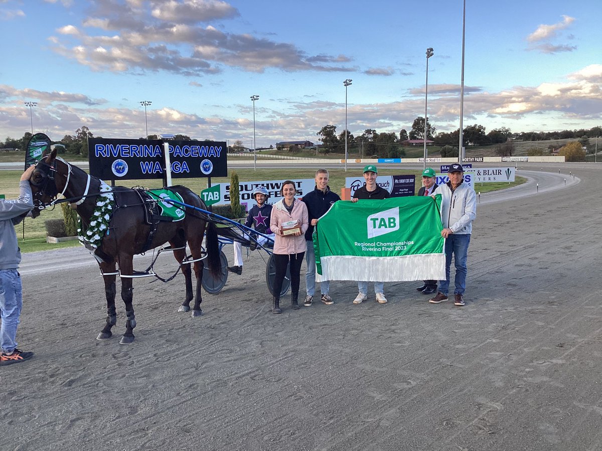 RiverinaPaceway's tweet photo. Brooklyn Bridge leads all the way taking out $100k TAB Riverina Regional Championship #RiverinaPaceway #harnessracing https://t.co/aEgUjOWbxC