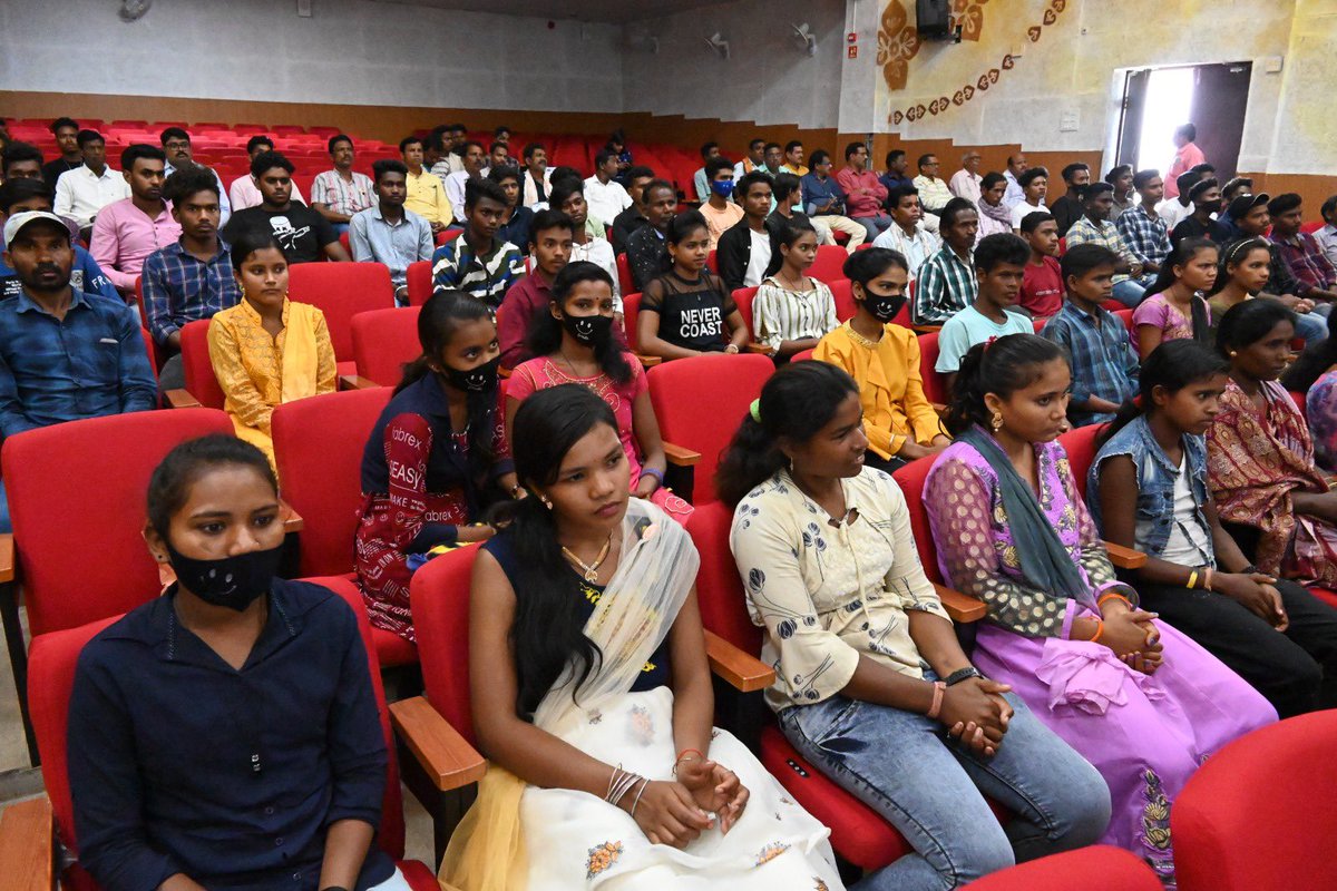 SMEOdisha's tweet photo. With an aim to reduce drop out rates, the district administration of Kalahandi successfully conducted a counselling session for 120 Out of School Children by orienting them on several trades of vocational education &amp; further career options. https://t.co/Gh66jFkDs5