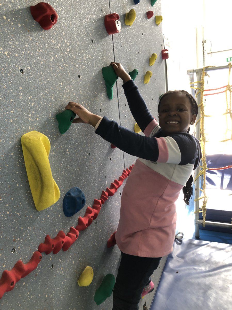 BrianJKasper's tweet photo. #tashschool students developing their #grossmotorskills and challenging themselves with break time bouldering @billkralovec @noahbeaumont @DohaDerek #outdoorlearning https://t.co/bVxyUsUWCZ