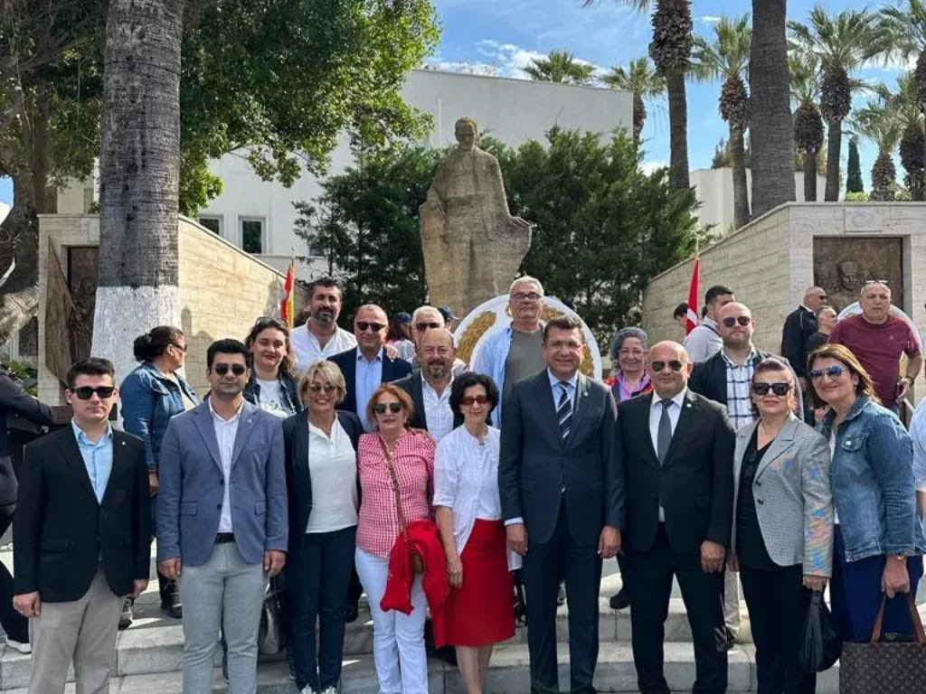 mehmettosun48's tweet photo. #19Mayıs Atatürk'ü Anma, Gençlik ve Spor Bayramı nedeniyle Bodrum Belediye düzenlenen çelenk sunma törenine, İYİ Parti İlçe Başkanımız Nevzat Kanber, İlçe Yönetim Kurulu Üyelerimiz ve Gençlik Kolları Başkanımız Vahit Yavuz  ile birlikte katıldık. 

Türk İstiklali ve Türkiye Cumhuriyeti'nin yılmaz bekçisi, bugün ve yarınların tek ve en büyük güvencesi olan Türk genci, bayramın kutlu olsun 🇹🇷