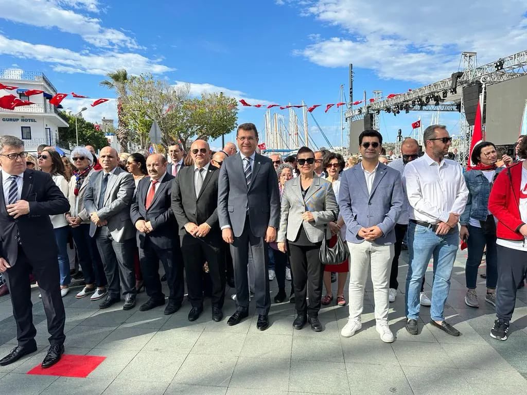 mehmettosun48's tweet photo. #19Mayıs Atatürk'ü Anma, Gençlik ve Spor Bayramı nedeniyle Bodrum Belediye düzenlenen çelenk sunma törenine, İYİ Parti İlçe Başkanımız Nevzat Kanber, İlçe Yönetim Kurulu Üyelerimiz ve Gençlik Kolları Başkanımız Vahit Yavuz  ile birlikte katıldık. 

Türk İstiklali ve Türkiye Cumhuriyeti'nin yılmaz bekçisi, bugün ve yarınların tek ve en büyük güvencesi olan Türk genci, bayramın kutlu olsun 🇹🇷
