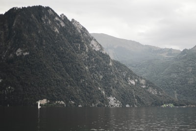 📌Traunsee, Austria 📷Anna  #nature #hourlyNature #nomaddream #wonderlust #travel