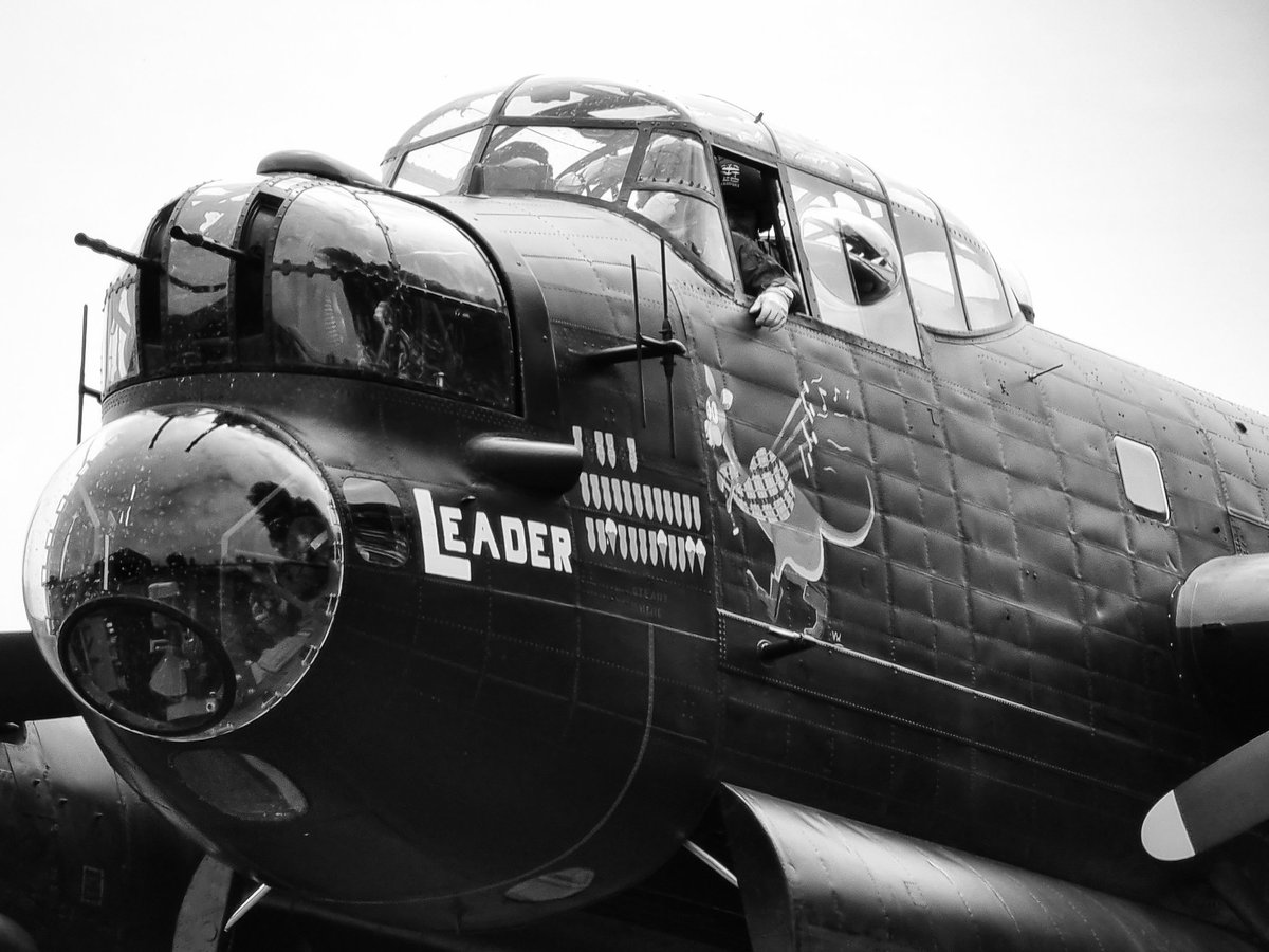 abstervale's tweet photo. Few photos frpm yesterday.  So lucky to live next door ❤️. @RAFCSG @RAFConingsby #Lancaster #blackandwhite #pdaday https://t.co/2ASC9wlwJS