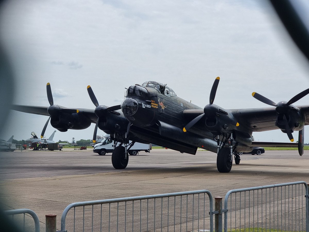 abstervale's tweet photo. Few photos frpm yesterday.  So lucky to live next door ❤️. @RAFCSG @RAFConingsby #Lancaster #blackandwhite #pdaday https://t.co/2ASC9wlwJS