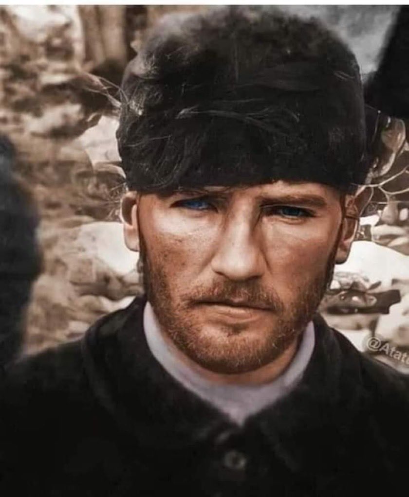 Savaşmayı , asla pes etmemeyi ,
Ufkun ötesini görmeyi ,
Bıkmadan usanmadan çalışmayı , üretmeyi 
Devrimci olmayı biz ondan öğrendik.
Ülkemizi işgal eden DÜŞMANLARLA savaşıp denize dökmeyi ,
Milli Sırları tutmayı 
BİZ HEP ATATÜRK’ten ÖĞRENDİK .
Gençliğe hitabesi ANDIMIZDIR !