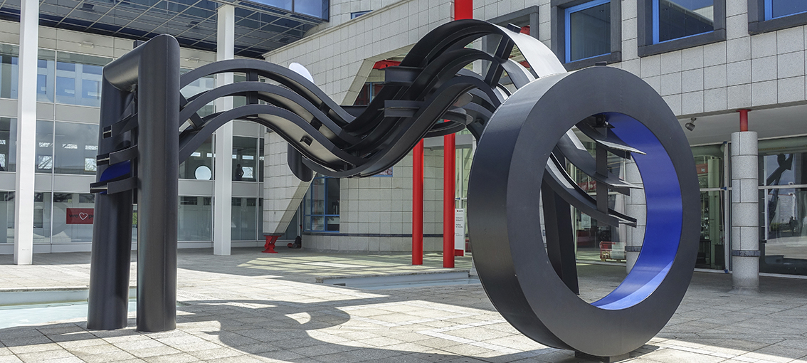 Kunst und Kultur gehören zum Unternehmen Würth. 1991 baute Reinhold Würth zwei Museumsbereiche, das Museum Würth für moderne und zeitgenössische Kunst. Es ist integriert in das Verwaltungsgebäude der Würth-Gruppe in Künzelsau.
lupuswolf.de/museen-wuerth-…