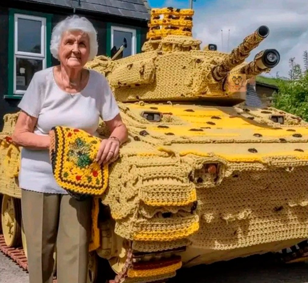 Sertiembre's tweet photo. "Que mi nieto no pase frío" fue la declaración de la abuela del joven sargento al mando de los #TanquesLeopard enviados por el #GobiernoDeEspaña a #Ucrania. https://t.co/vQaC4S8HNB
