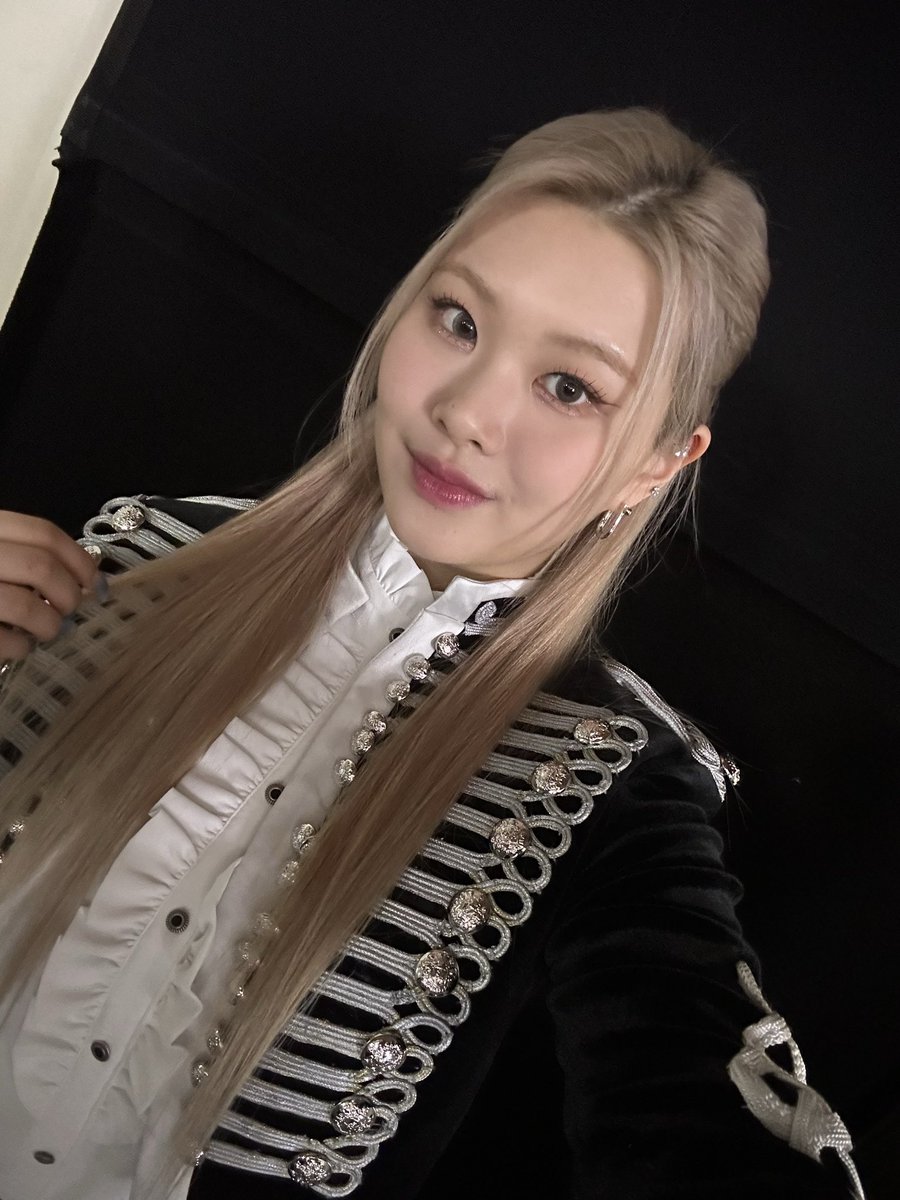 RBW_PURPLEKISS's tweet photo. [#수안]
플로리들~ 💜몽베스트💜에서 촬영한 
💕마하스비💕 잘 봤나아?? 
보라색 바닥에서 촬영해서 더 좋았구 
울 플로리들이 좋아하는 마하스비 
더 멋있게 보여줄 수 있어서 넘 행복했다🥰 
안 봤으면 보러 가기~>< https://t.co/6Mwl3YaCa8