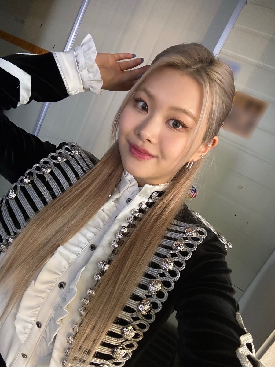 RBW_PURPLEKISS's tweet photo. [#수안]
플로리들~ 💜몽베스트💜에서 촬영한 
💕마하스비💕 잘 봤나아?? 
보라색 바닥에서 촬영해서 더 좋았구 
울 플로리들이 좋아하는 마하스비 
더 멋있게 보여줄 수 있어서 넘 행복했다🥰 
안 봤으면 보러 가기~>< https://t.co/6Mwl3YaCa8