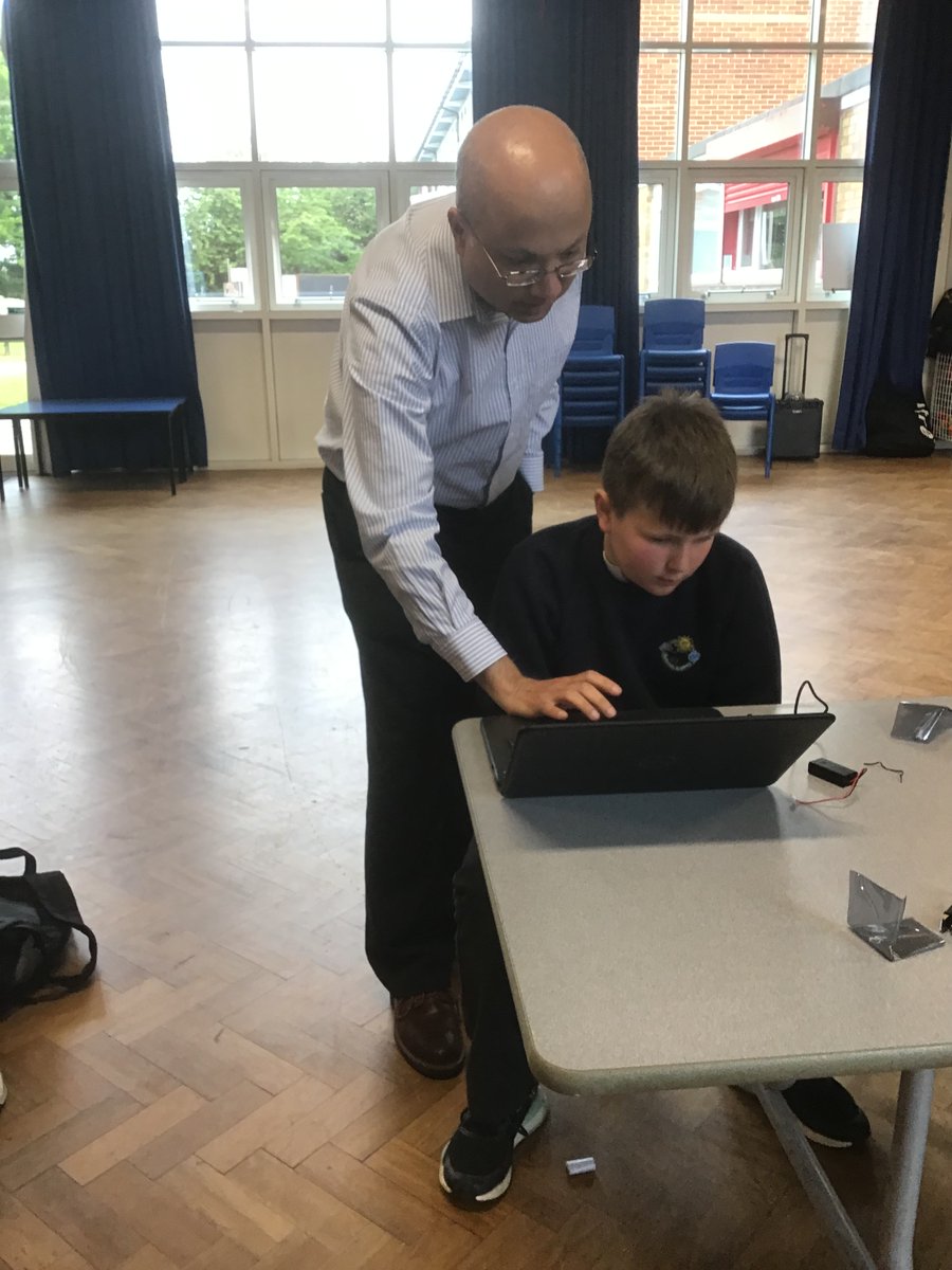 easterside_a's tweet photo. The children enjoyed learning about our new microbits and are very much looking forward to using them to write their own programmes. #EastersideCareers #EastersideEnrichment https://t.co/aLep6QdGTo