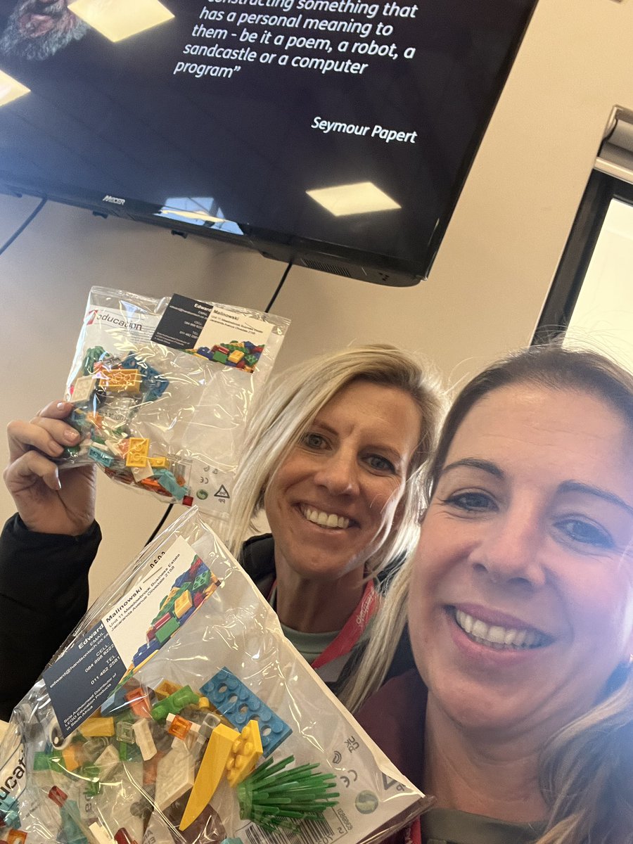 MrsWebbTech's tweet photo. #Innovateedu @stuartswann @k_shelton #cloudEDU #cloud_ed excited to learn and innovate with my work buddies https://t.co/V48fno9aGI