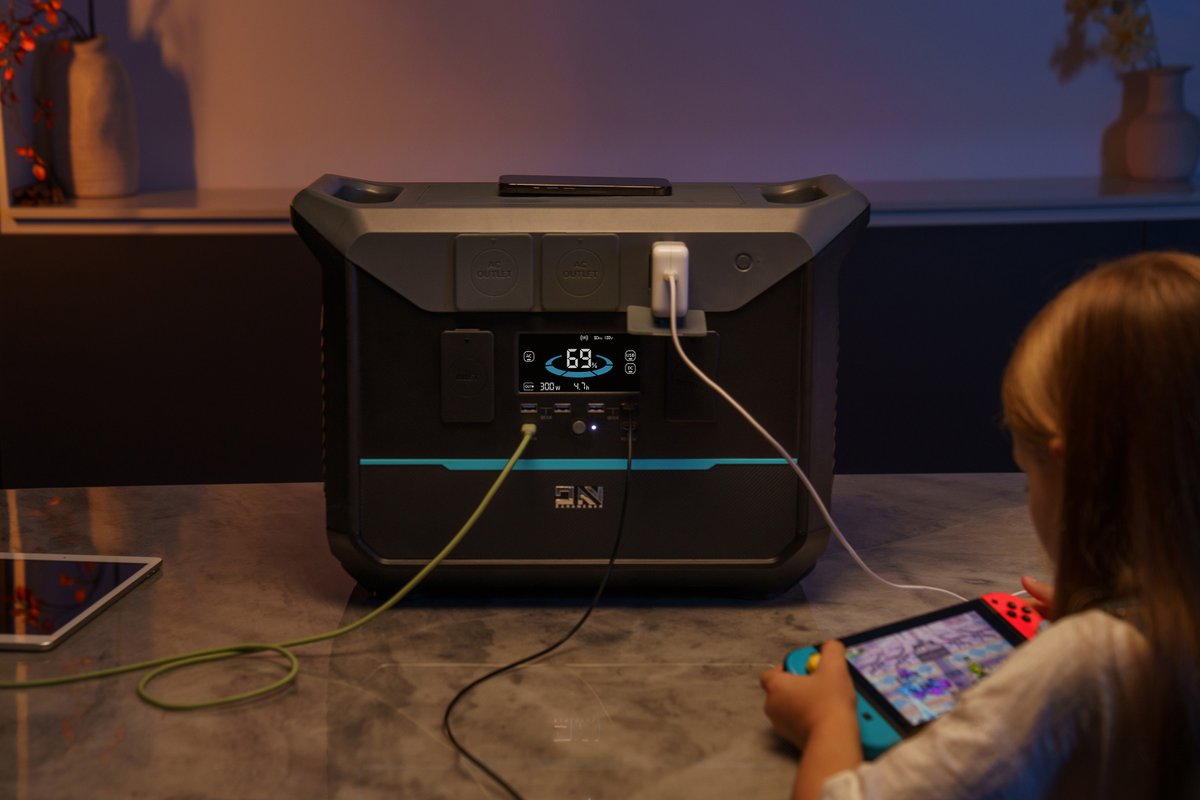 DaranEner's tweet photo. Charge your devices all at the same time! 🎮📱💻
.
.
.
#DaranEner #NEO2000 #portablepowerbank #switch #ipad #macbook #gamer #student #professional #onthego #chargeallday https://t.co/iwiVgjPNFW