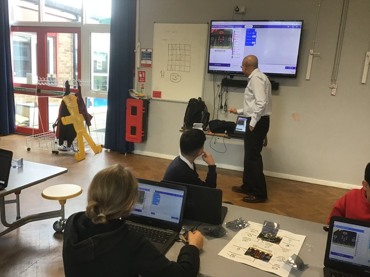 easterside_a's tweet photo. The children enjoyed learning about our new microbits and are very much looking forward to using them to write their own programmes. #EastersideCareers #EastersideEnrichment https://t.co/aLep6QdGTo