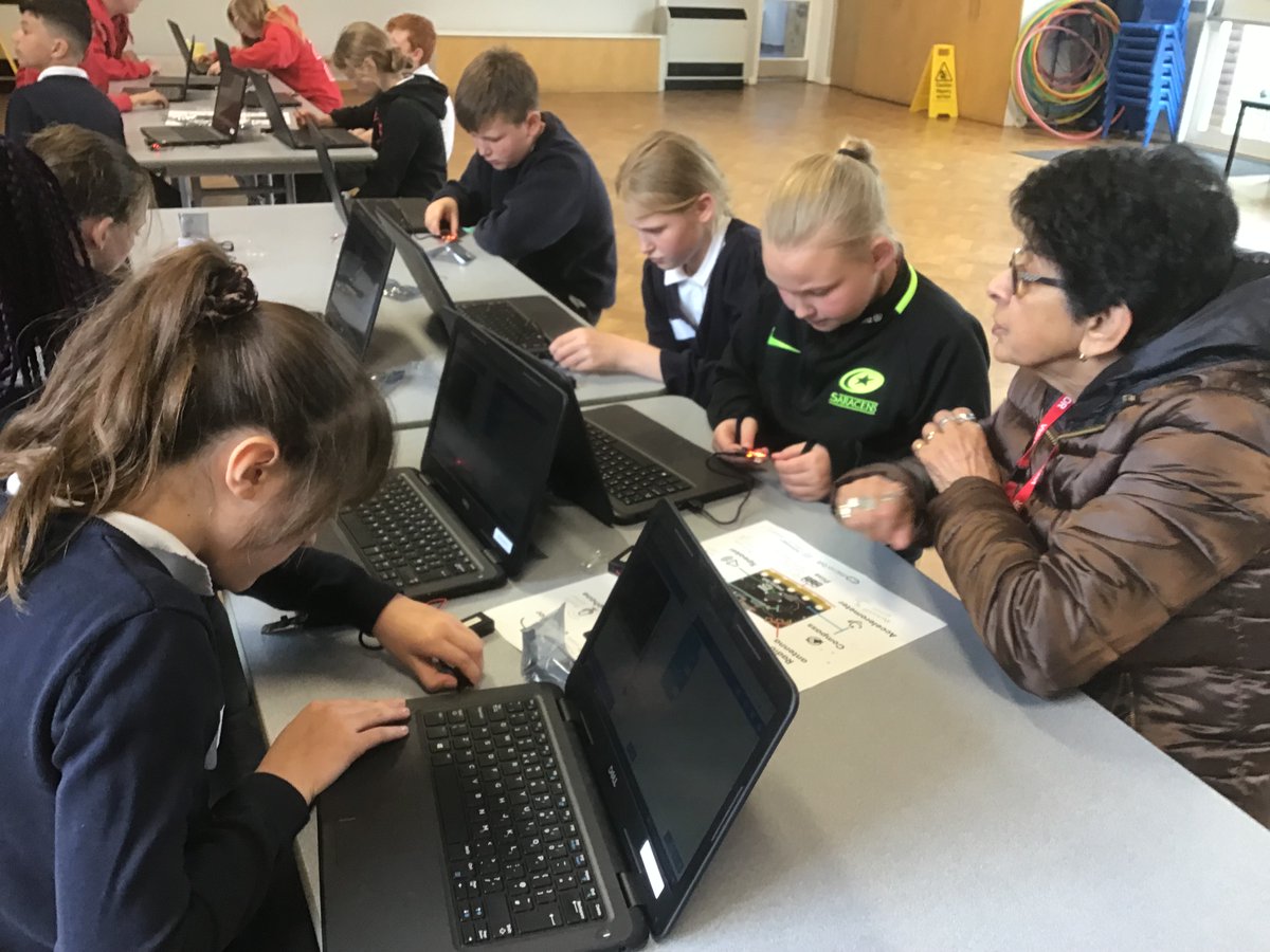 easterside_a's tweet photo. The children enjoyed learning about our new microbits and are very much looking forward to using them to write their own programmes. #EastersideCareers #EastersideEnrichment #EastersideComputing https://t.co/iFjkv9oFVc