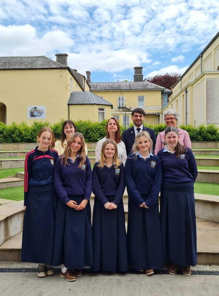Great to visit @salesianpallas with @ACPF_Irlande & talk to their students about the many historical connections between 🇫🇷 & 🇮🇪, our ever closer relationship & the importance of studying languages & French in particular. MERCI to Ms Mangan & colleagues for the warm welcome!