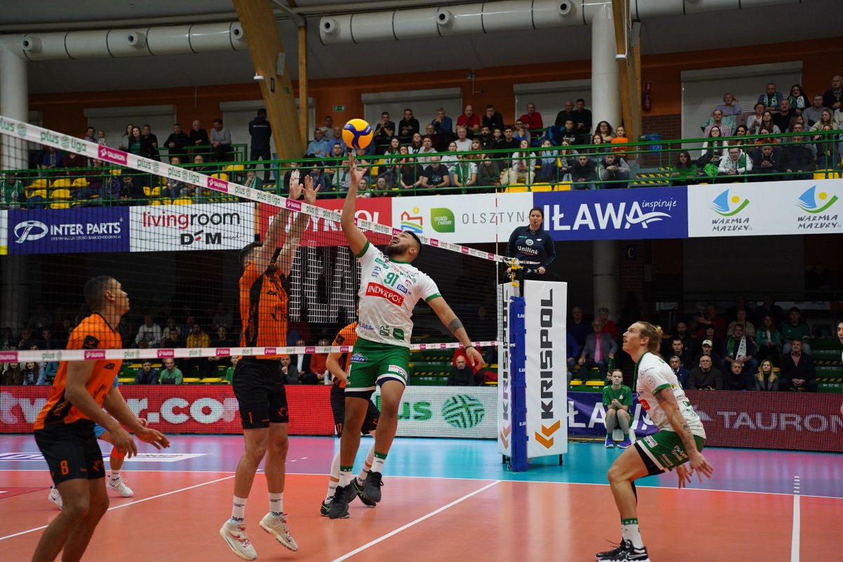 azs_olsztyn's tweet photo. Za kogo trzymacie dziś kciuki - jesteście #TeamJW czy #TeamZAKSA? 🏐 #PlusLiga https://t.co/F8FhkTyUcS