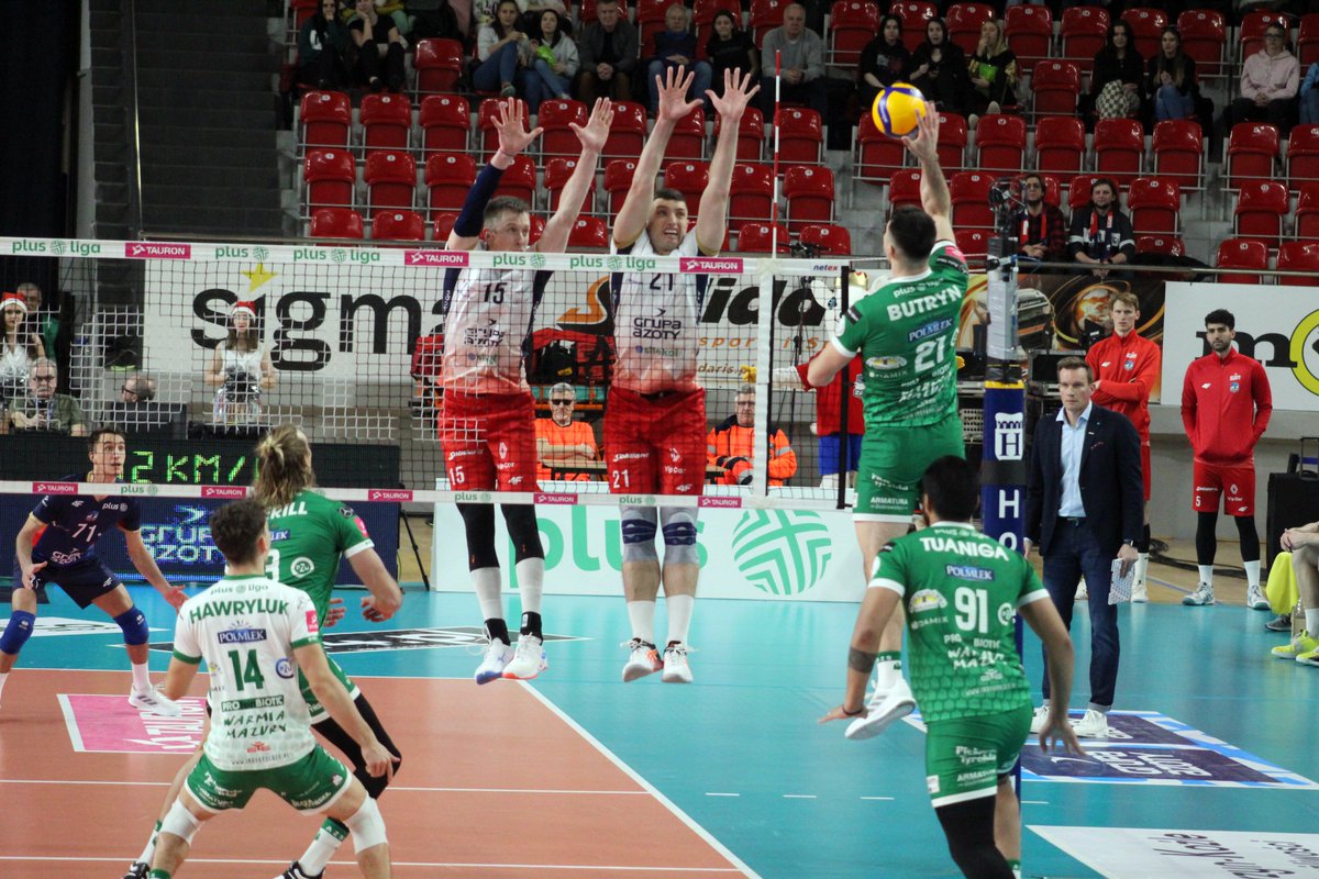 azs_olsztyn's tweet photo. Za kogo trzymacie dziś kciuki - jesteście #TeamJW czy #TeamZAKSA? 🏐 #PlusLiga https://t.co/F8FhkTyUcS
