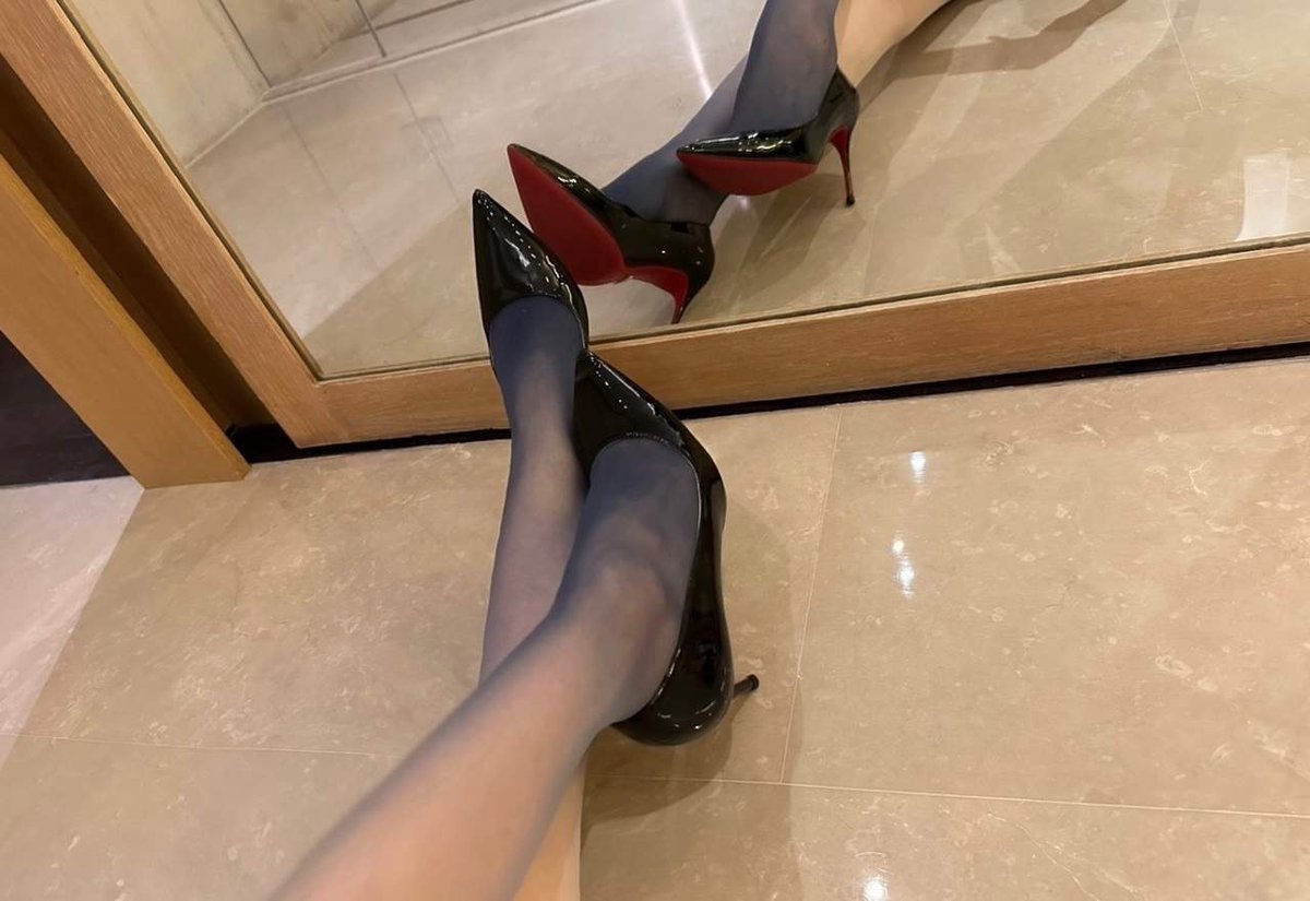 第一次穿渐变色丝！ https://t.co/rWYX4sRr6i