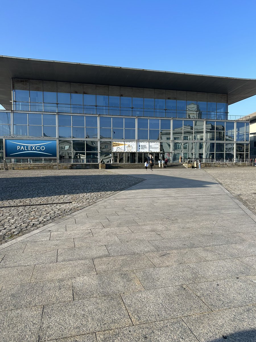 Después de conversaciones sobre nuestra residencia en encuentros informales de noche, toca retomar el 2º días de congreso 🤓