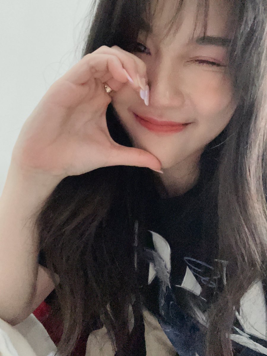 L_MarshaJKT48's tweet photo. Hari ini seru sekali!!! I got the chance to spend the day bersama kakak2 atlet yang sangat keren😎🫶,Looking forward to more surprises! Keep up the good work we all are so proud of u guys❤️ https://t.co/JHWXSxX4y4